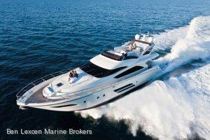 Dominator 720S Flybridge