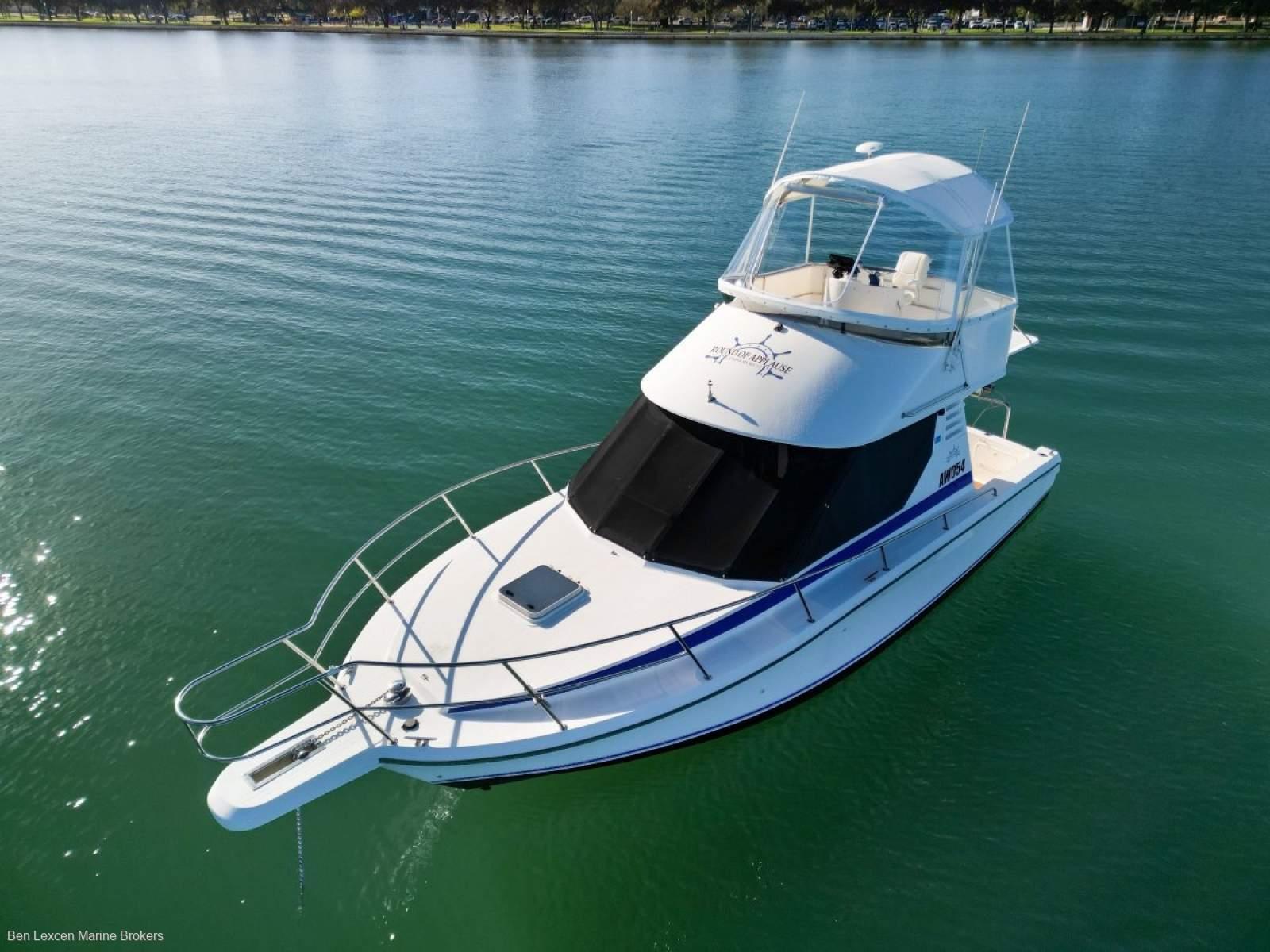 Commodore 33 Flybridge