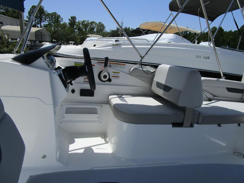 Thumbnail 4 - Hurricane SunDeck Sport OB SS 185 OB