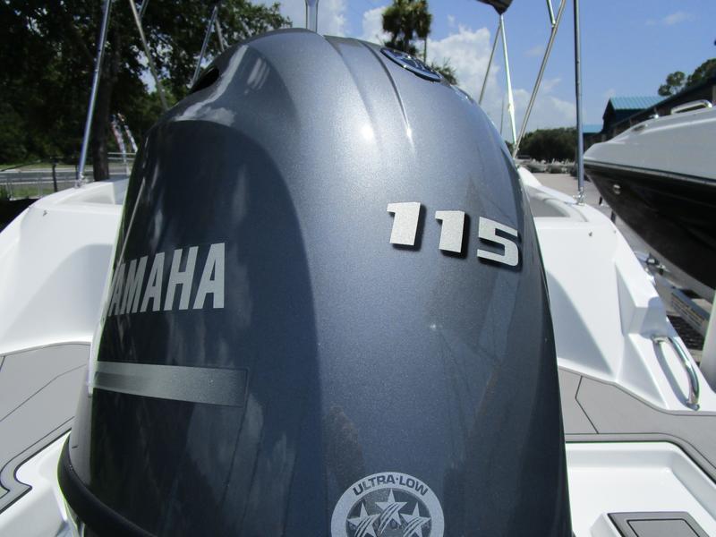 Thumbnail 8 - Hurricane SunDeck Sport OB SS 185 OB