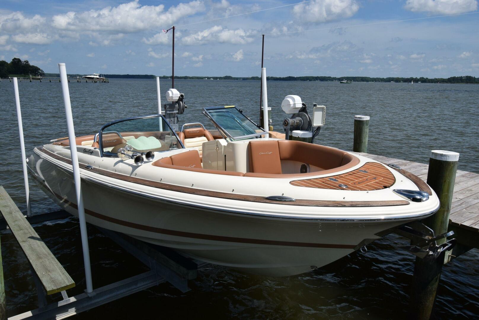 Chris-Craft 25 Launch