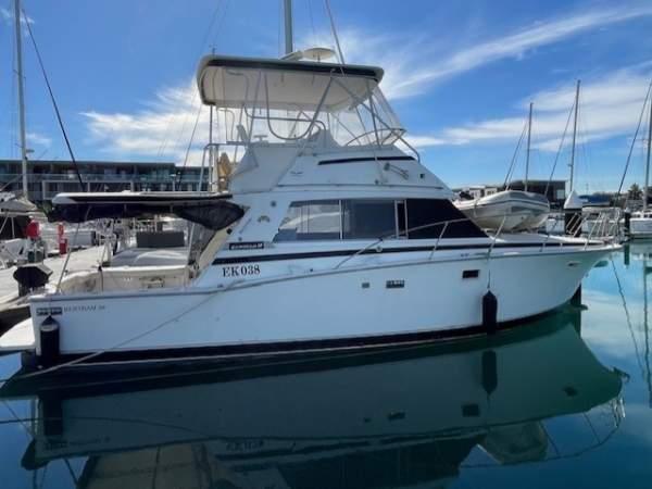 Bertram 38 Flybridge Cabin Cruiser
