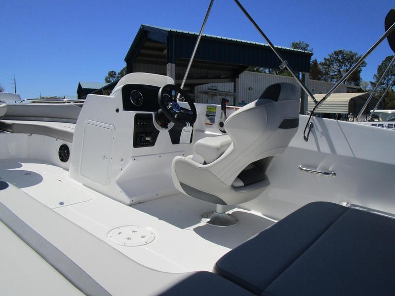 Thumbnail 3 - Hurricane SunDeck Sport OB SS 188 OB