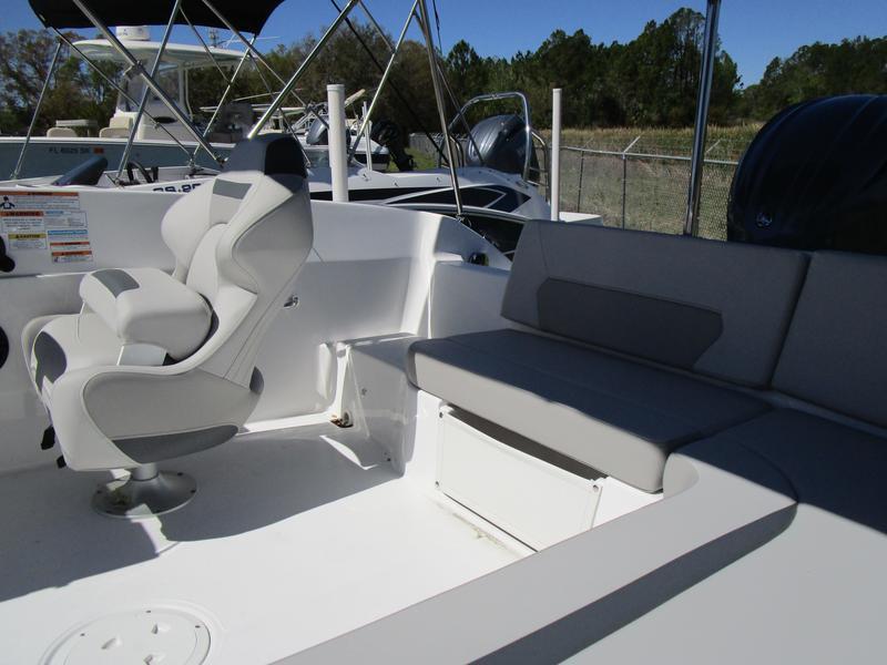 Thumbnail 6 - Hurricane SunDeck Sport OB SS 188 OB