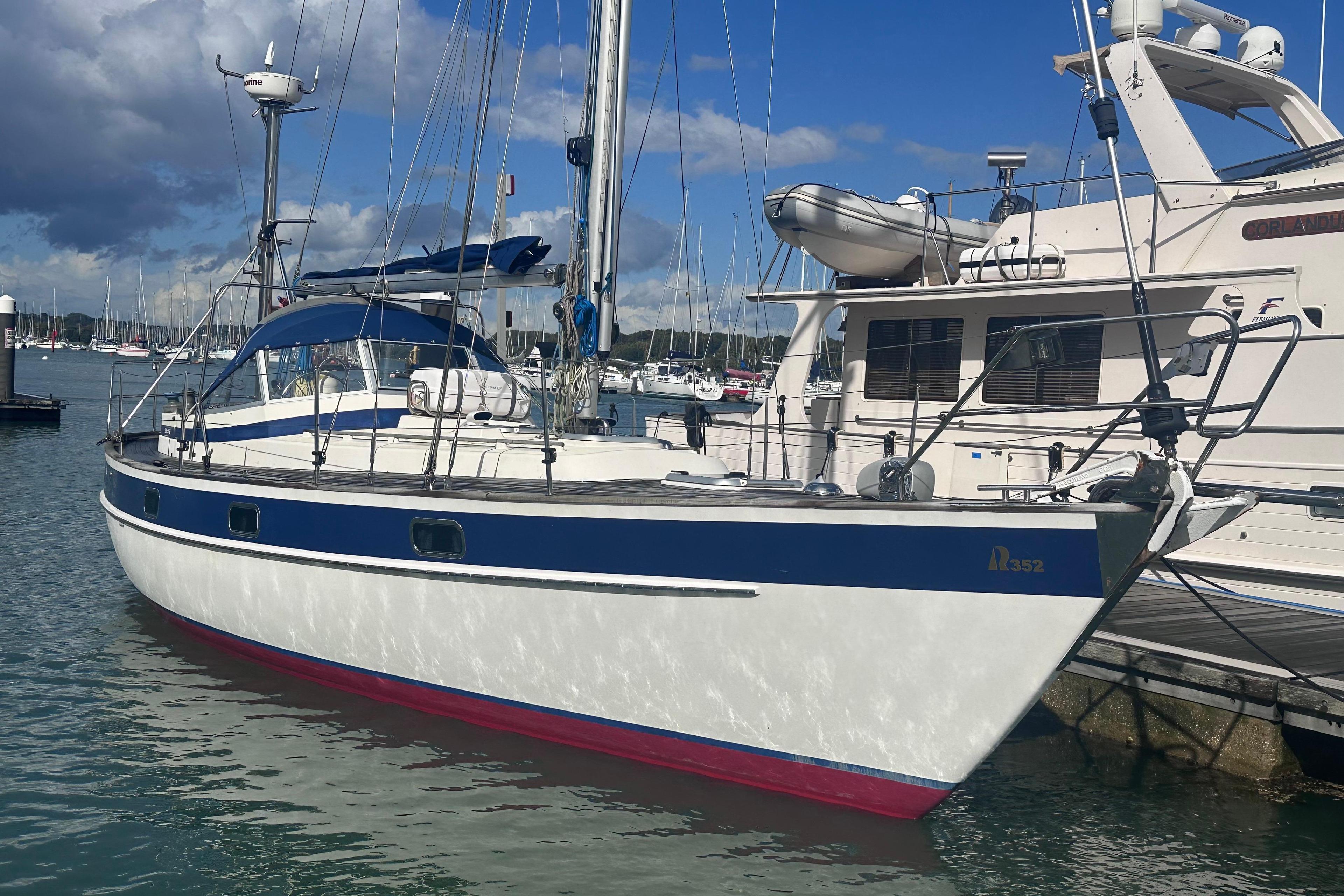 Hallberg-Rassy 352