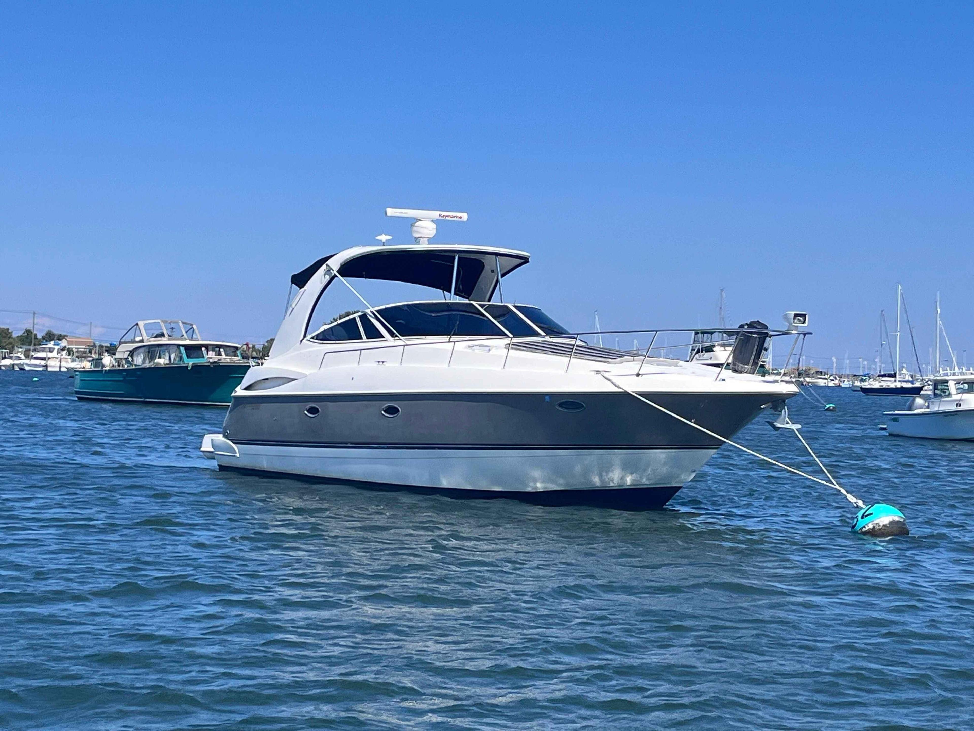 Cruisers Yachts 370 EXPRESS