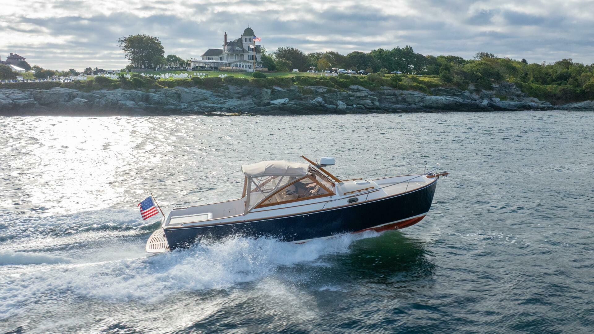 CH Marine Shelter Island Nomad