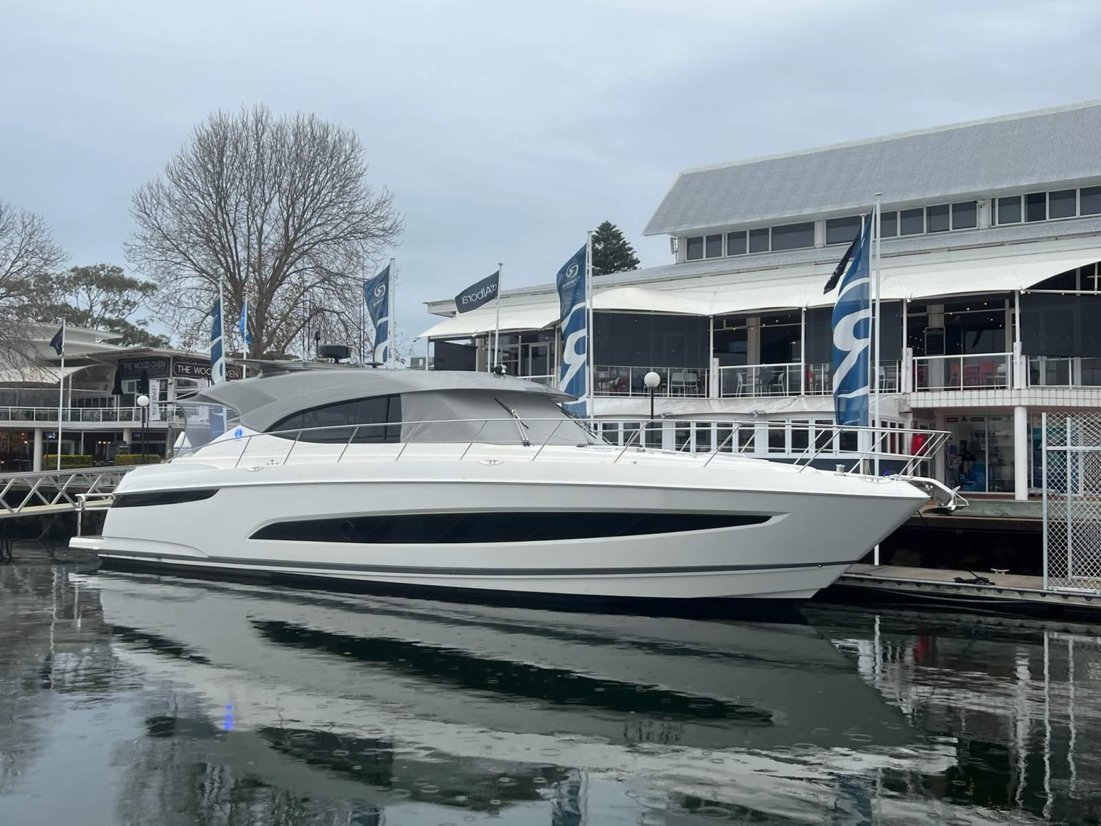 Riviera 5400 Sport Yacht Platinum Edition