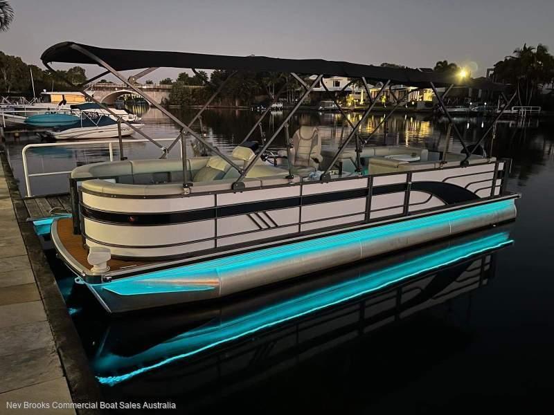 Luxury Pontoon Boat Tri Hull Pontoon Boat