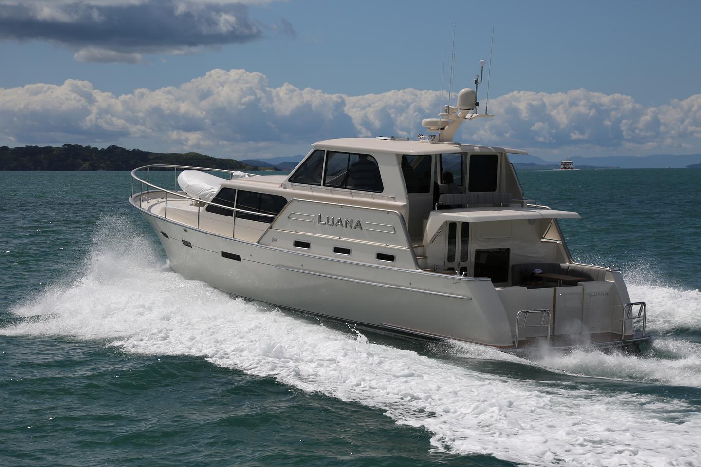 Elite 15M 15 Mid-Pilothouse