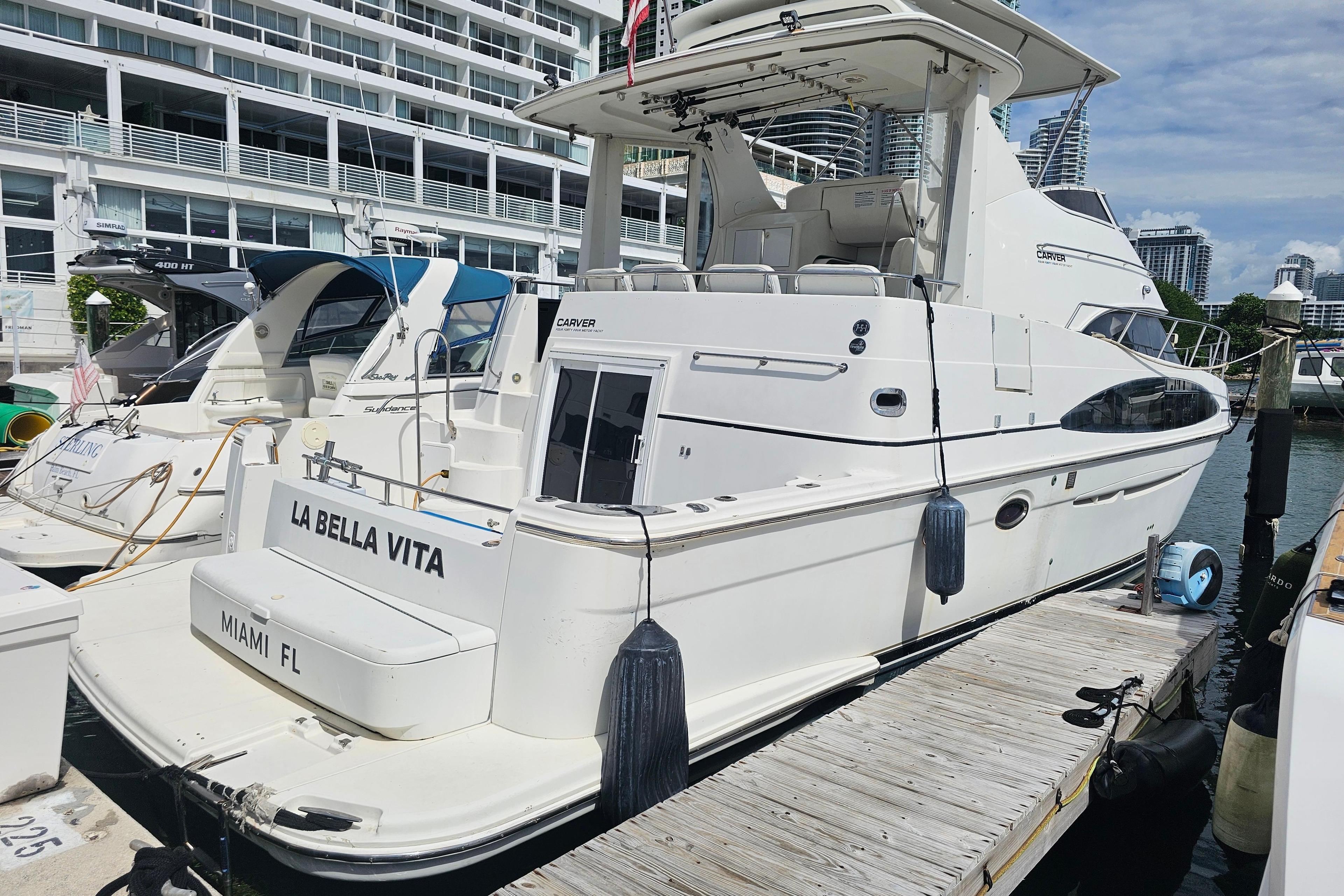 Carver 444 Cockpit Motor Yacht