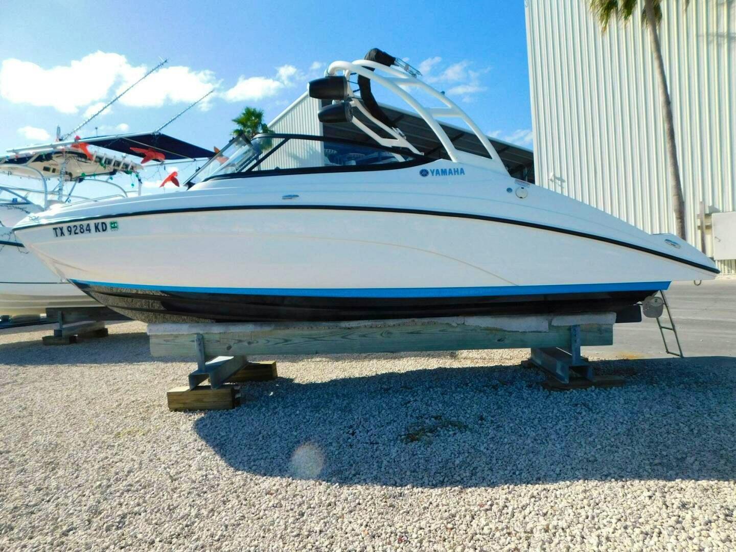 Yamaha Boats AR210