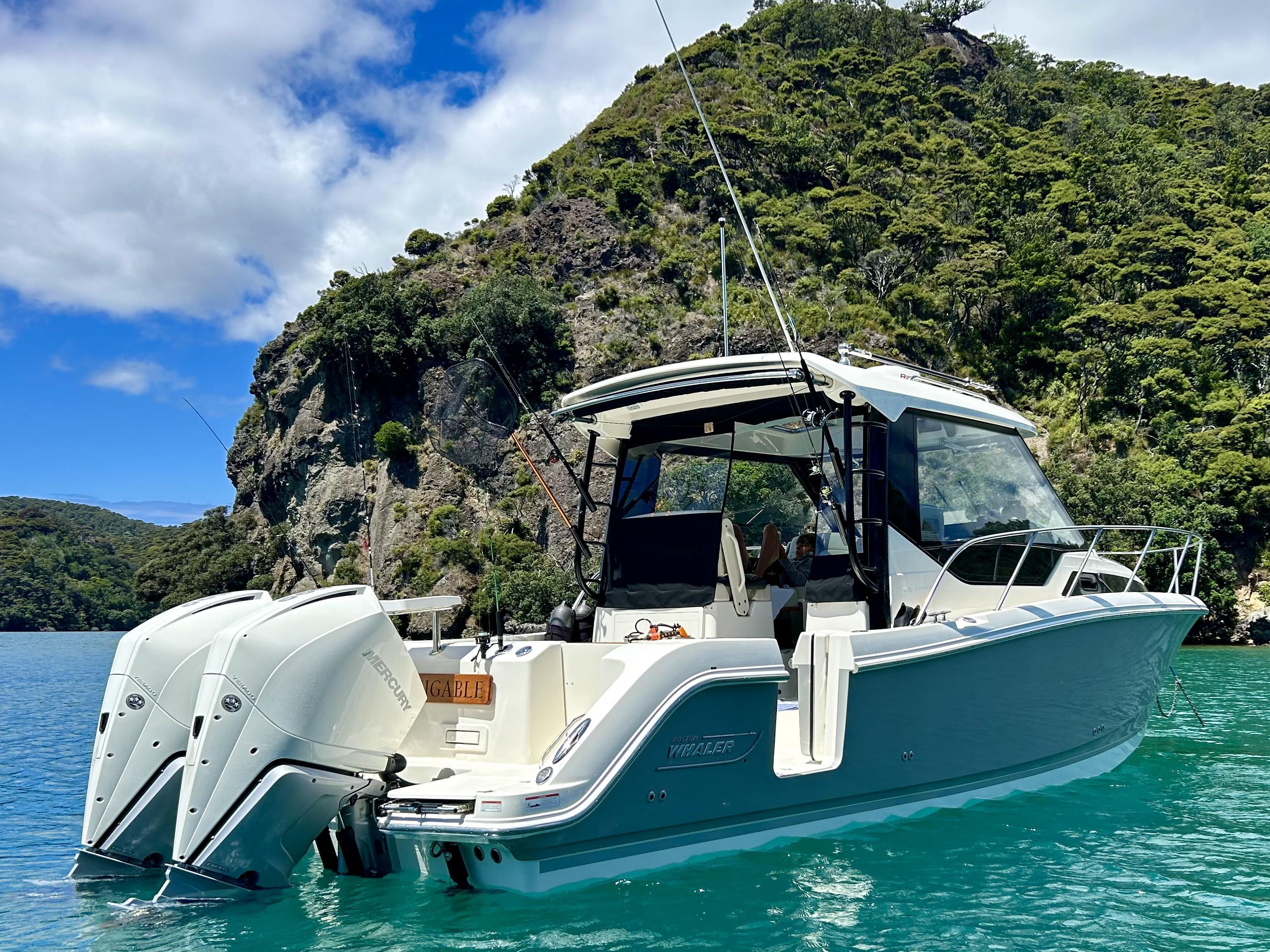 Boston Whaler 325 Conquest