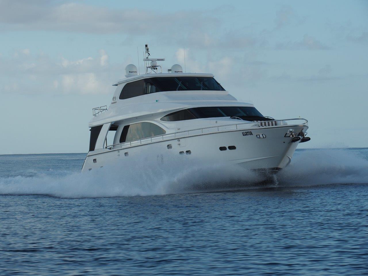 Horizon Motor Yachts E73
