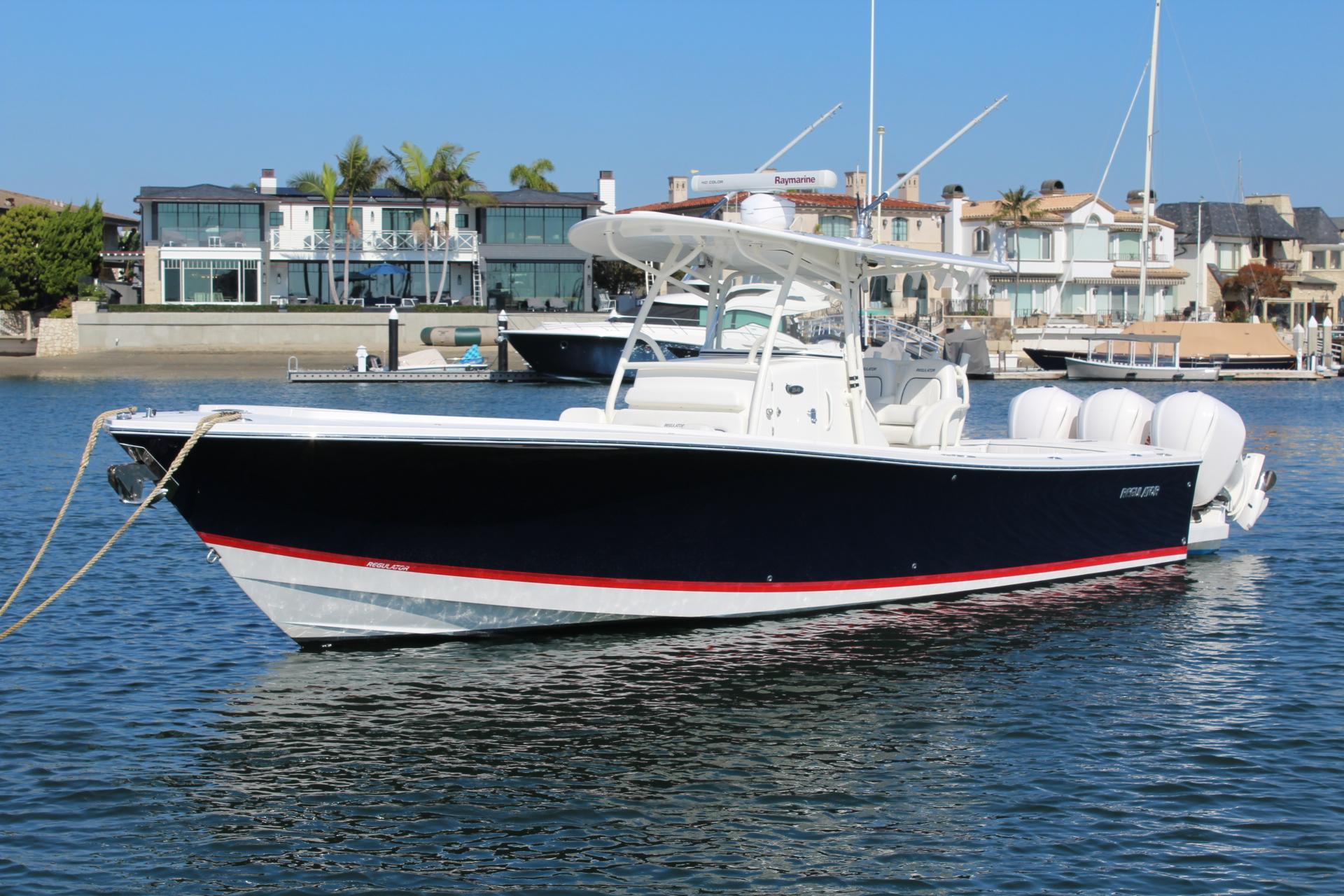 Regulator 34SS Center Console