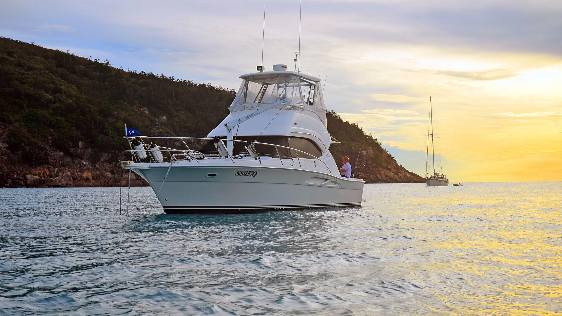 Riviera 37 Flybridge