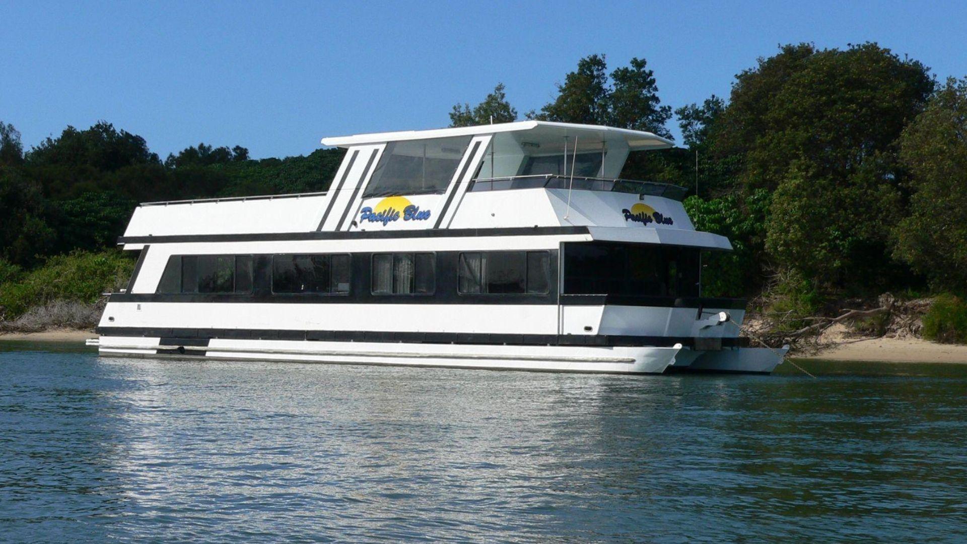 Houseboat x 8 + 7 managed