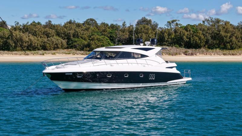 Riviera 5800 SPORT YACHT