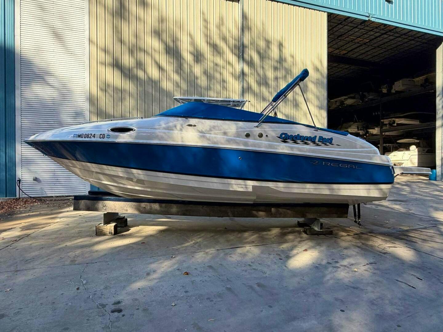 Regal 2450 Cuddy