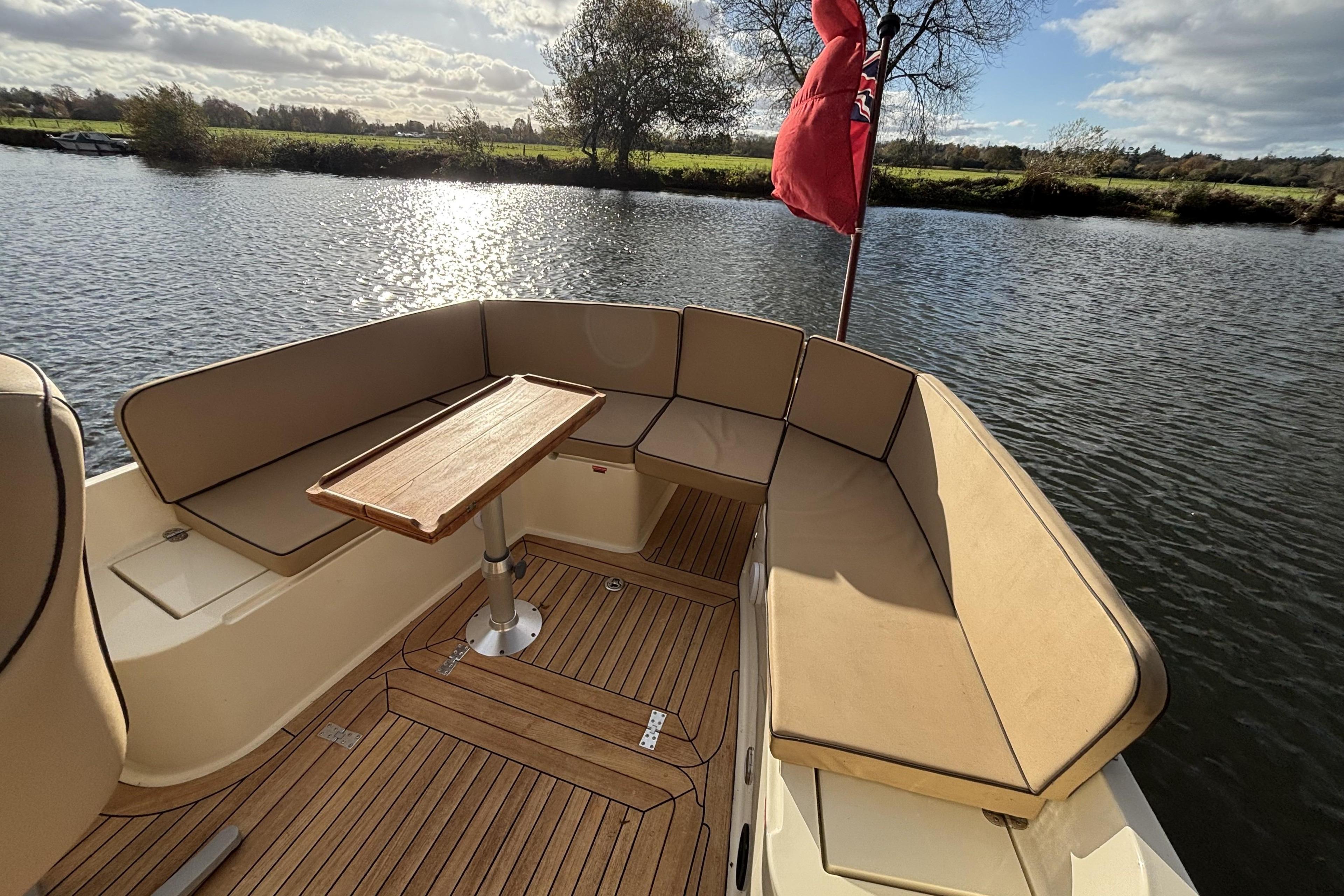 Intercruiser 28