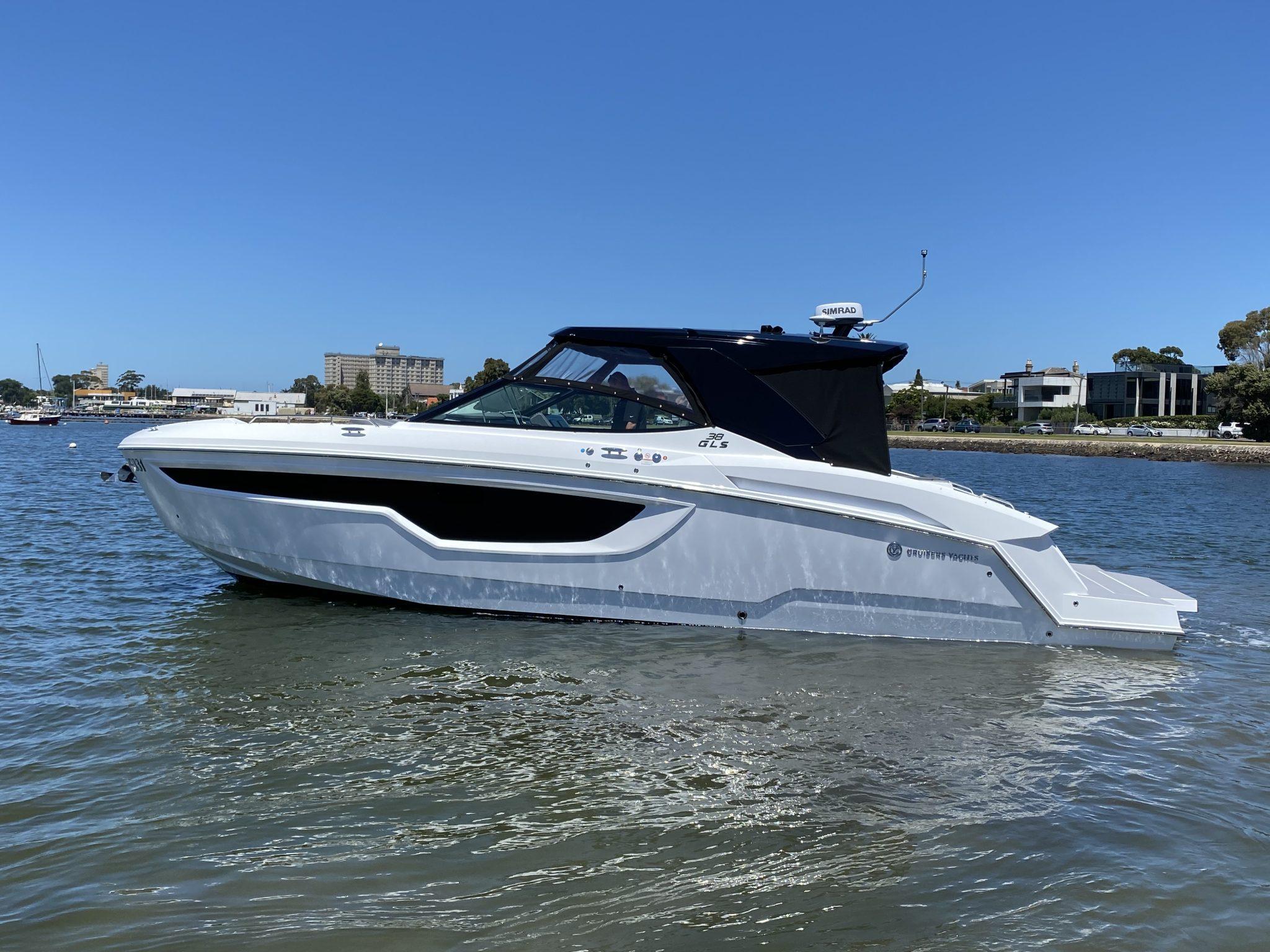 Cruisers 38 GLS Sports Bow Rider