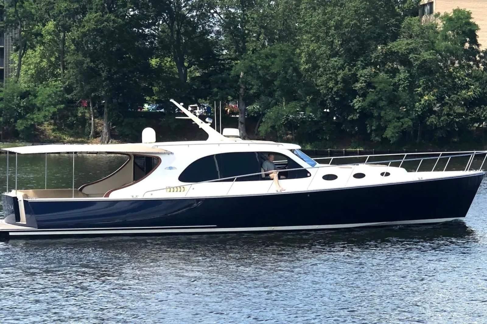 Palm Beach Motor Yachts 50 Sedan