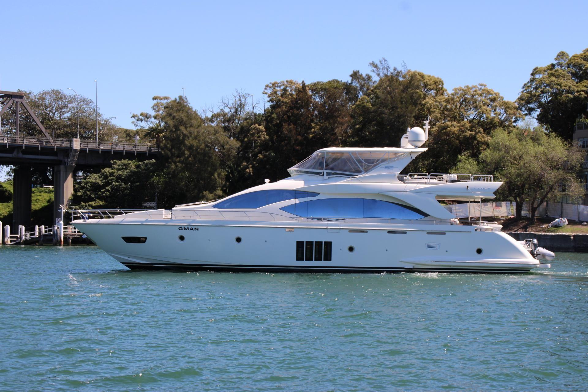 Azimut 82 Yacht