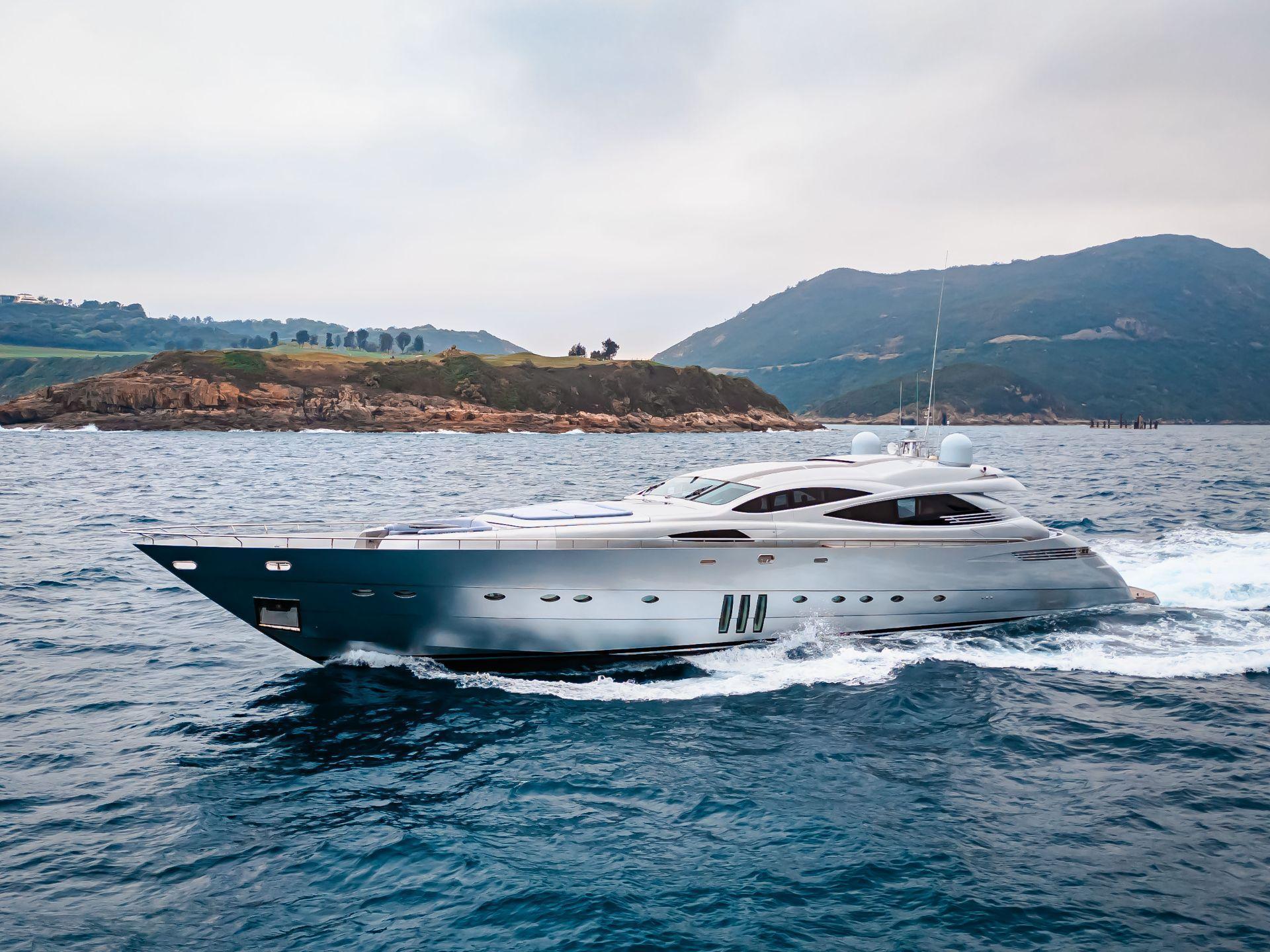 Pershing 115