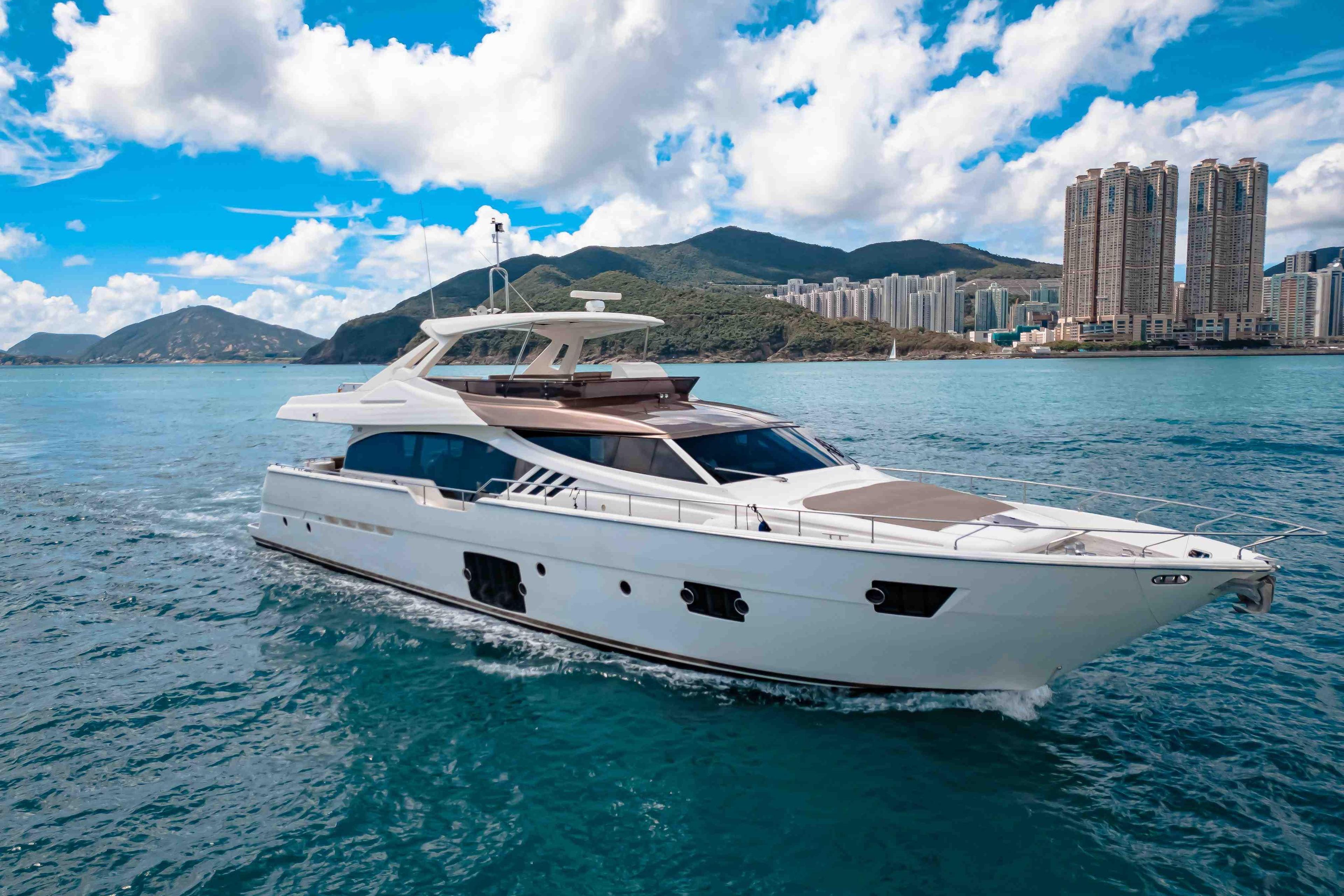 Ferretti 870