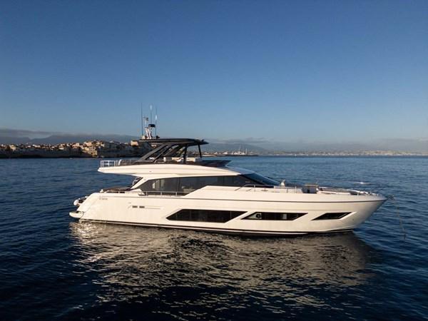 Ferretti Yachts 720