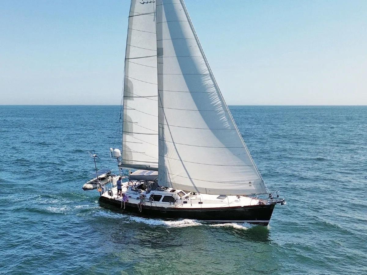 Hylas 54