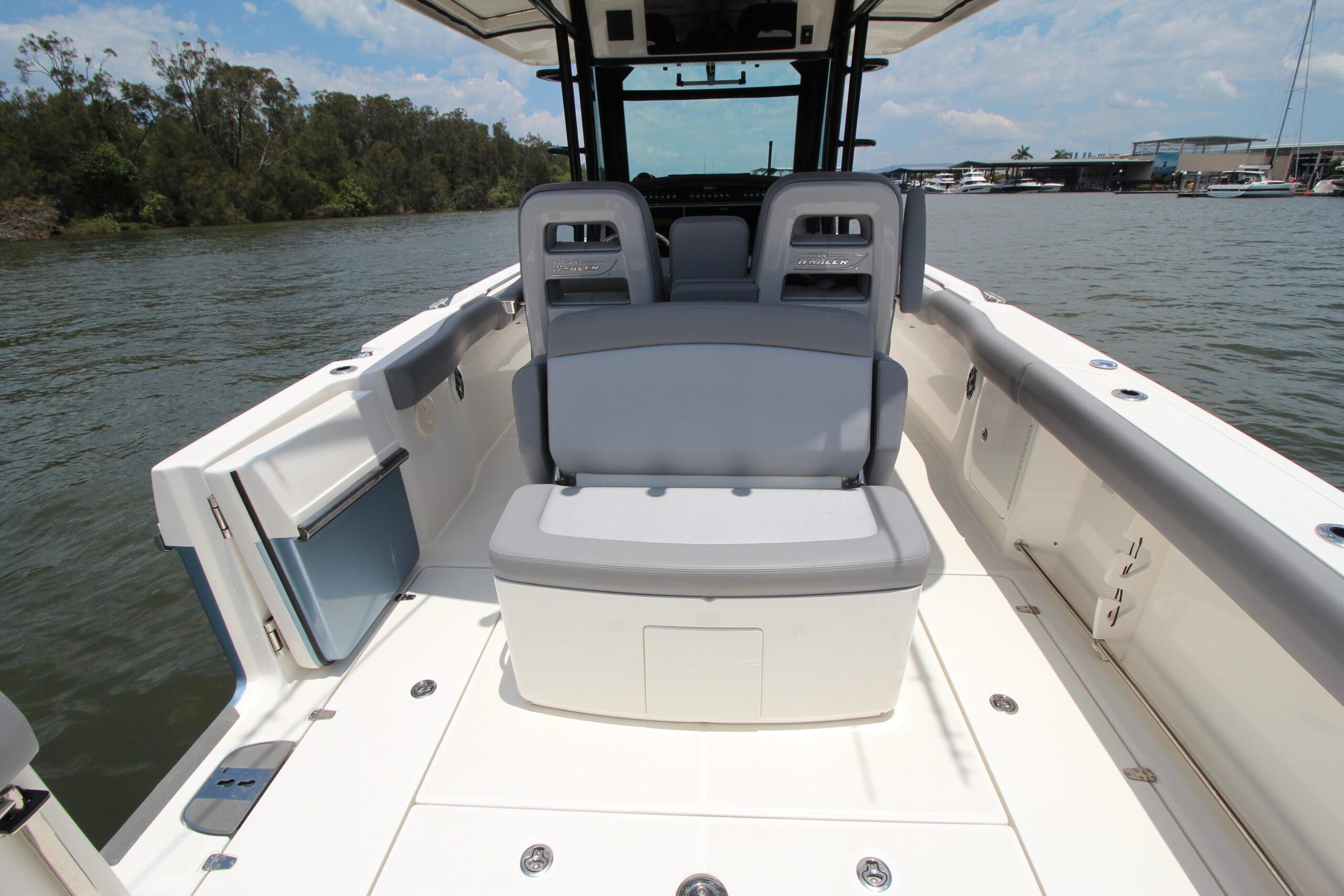 Boston Whaler 330 Outrage