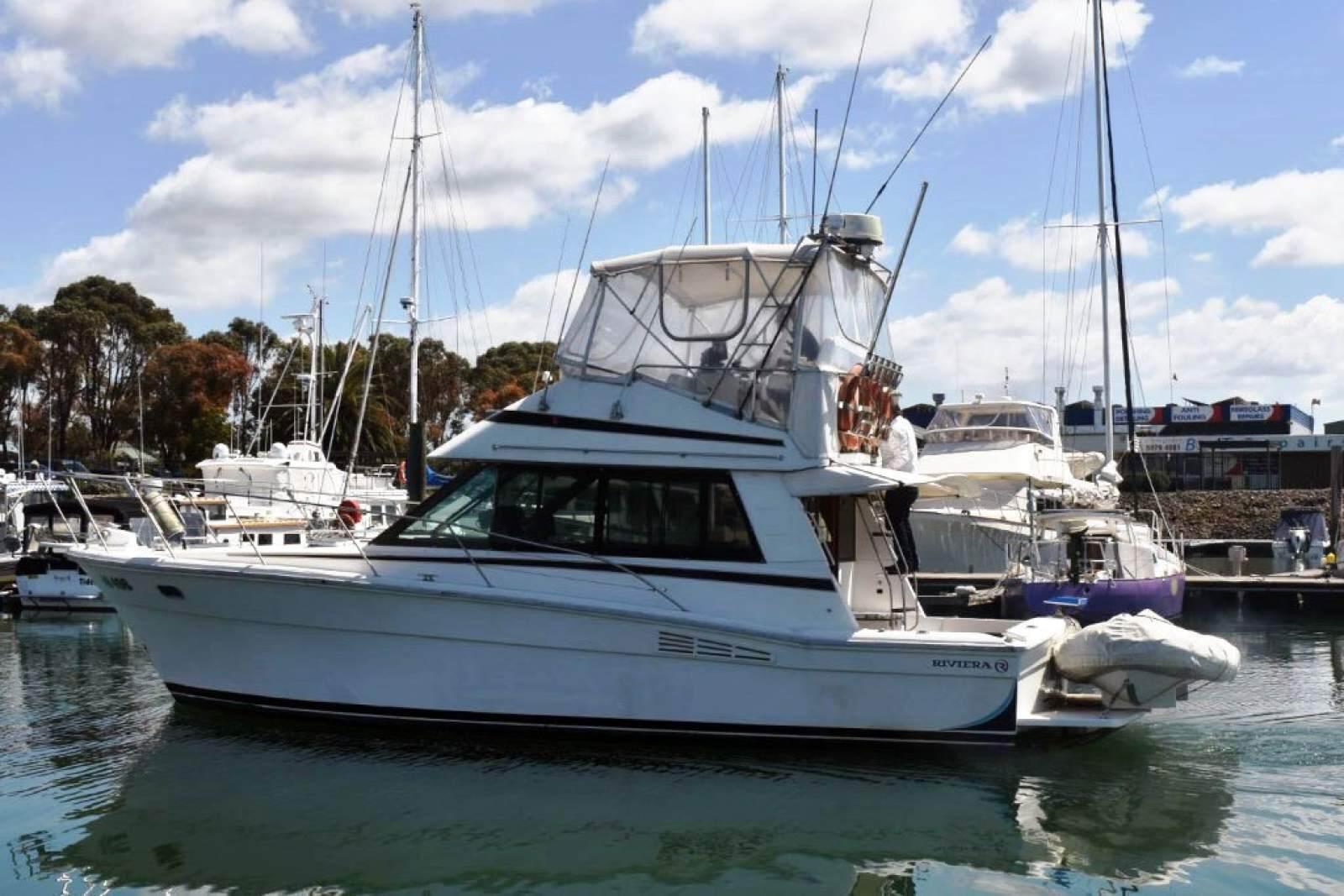 Riviera 35 Flybridge