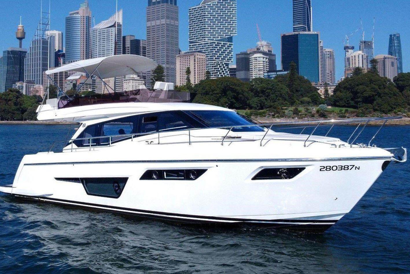 Ferretti Flybridge 500