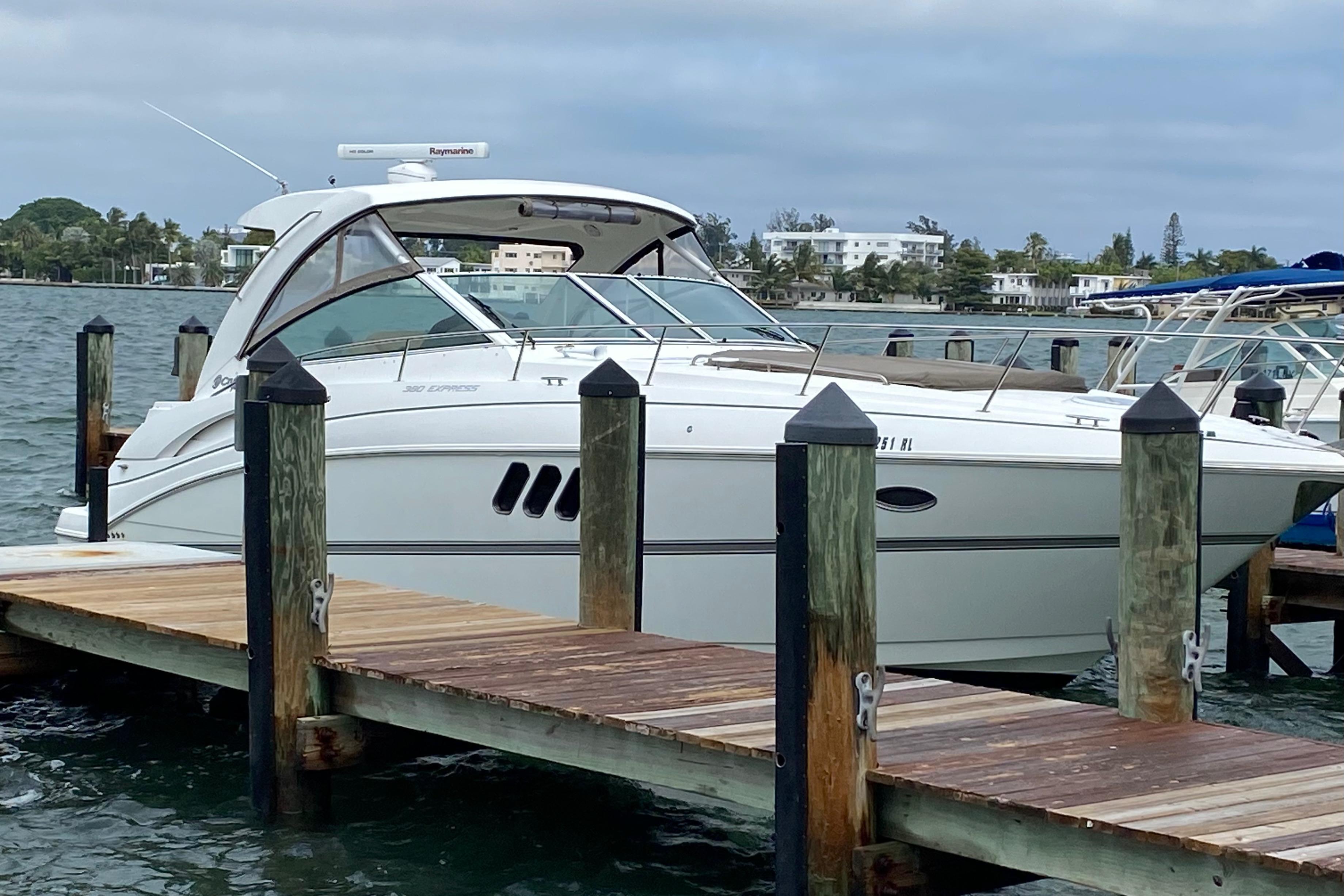 Cruisers Yachts 380 Express