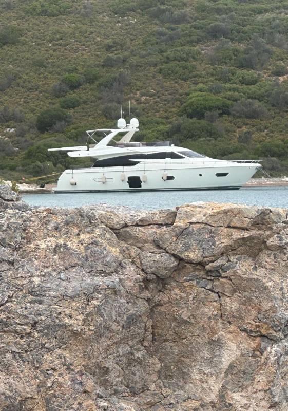 Ferretti 720