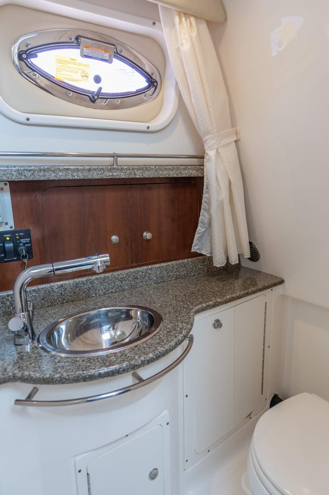Robalo R305
