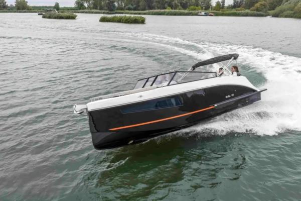 Maxima 800 Cabin