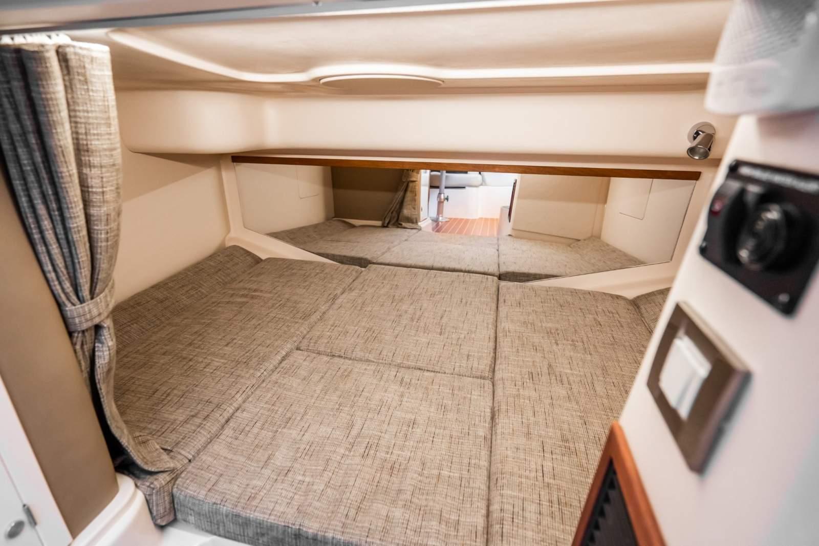 Grady-White Express 330