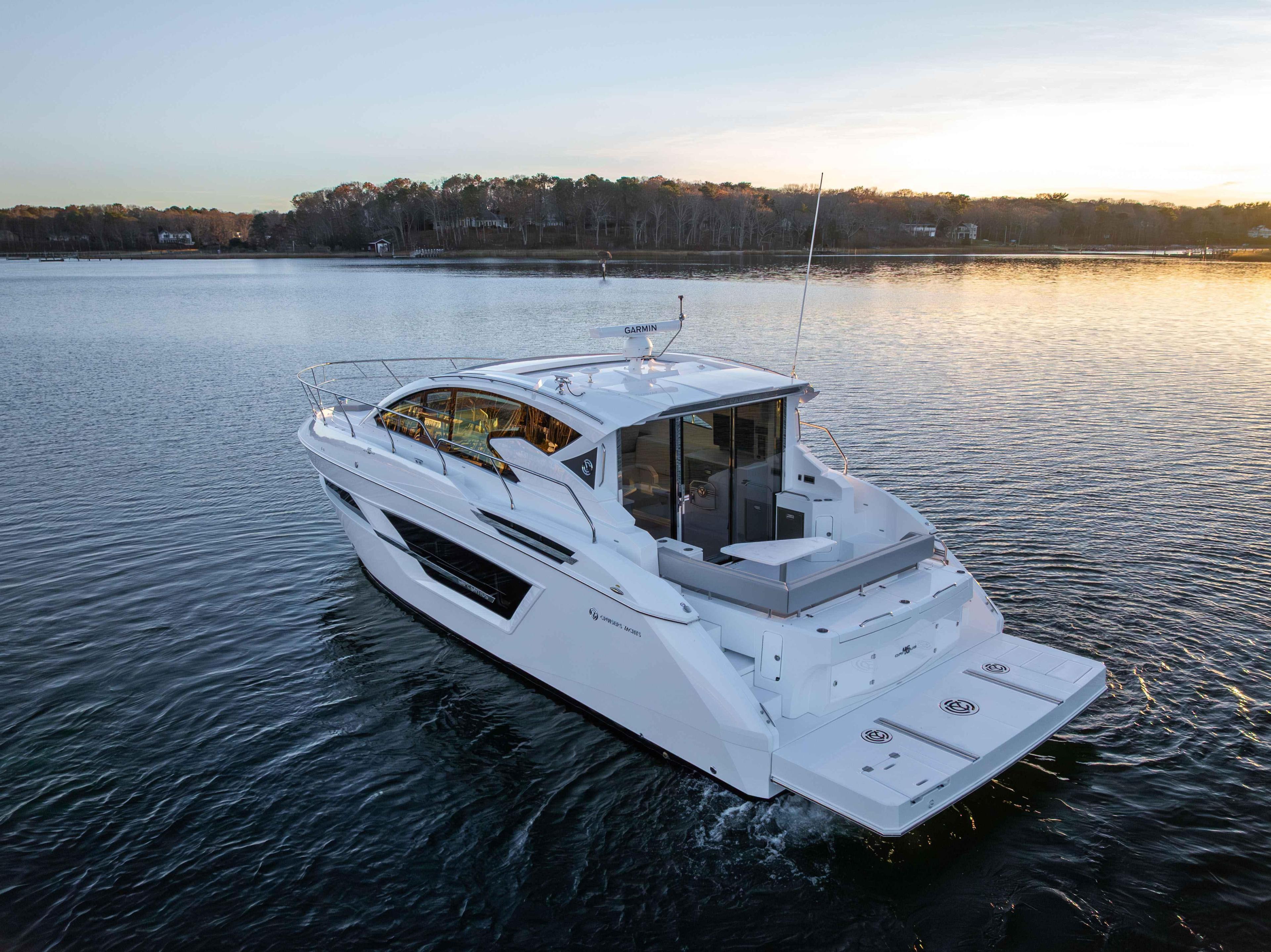 Cruisers Yachts 46 CANTIUS