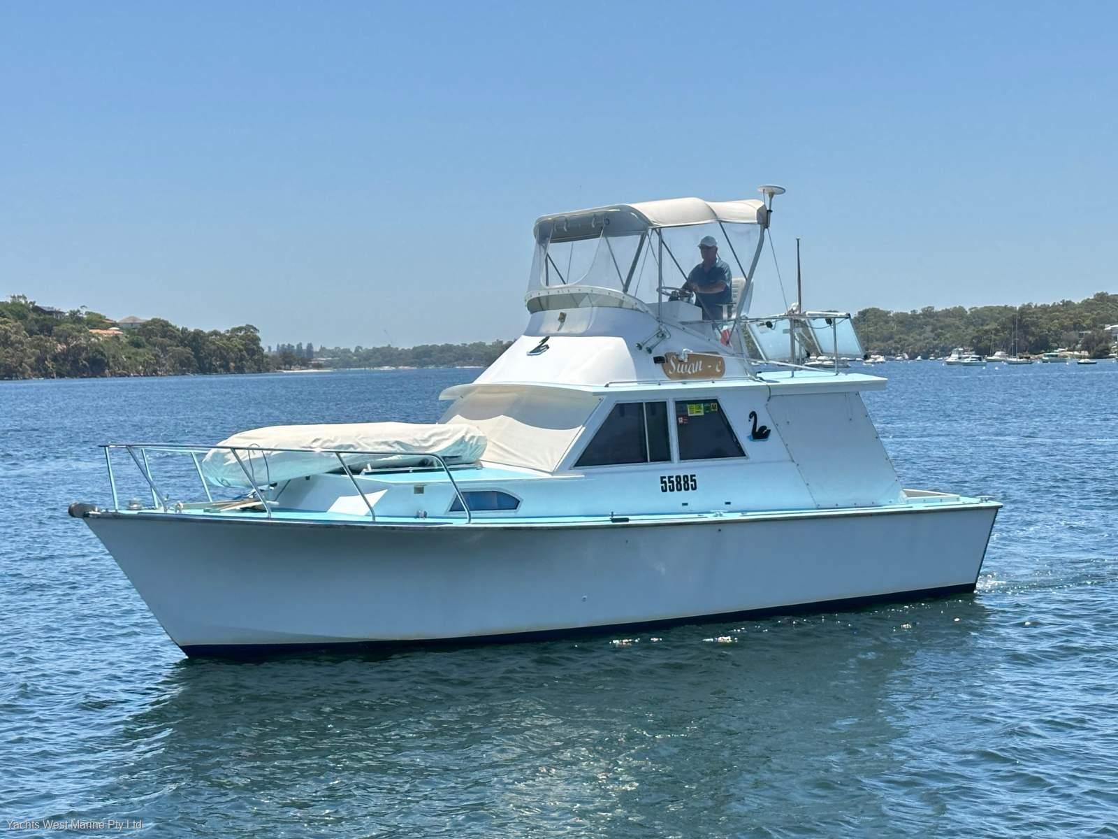 Fury 32 Flybridge Cruiser