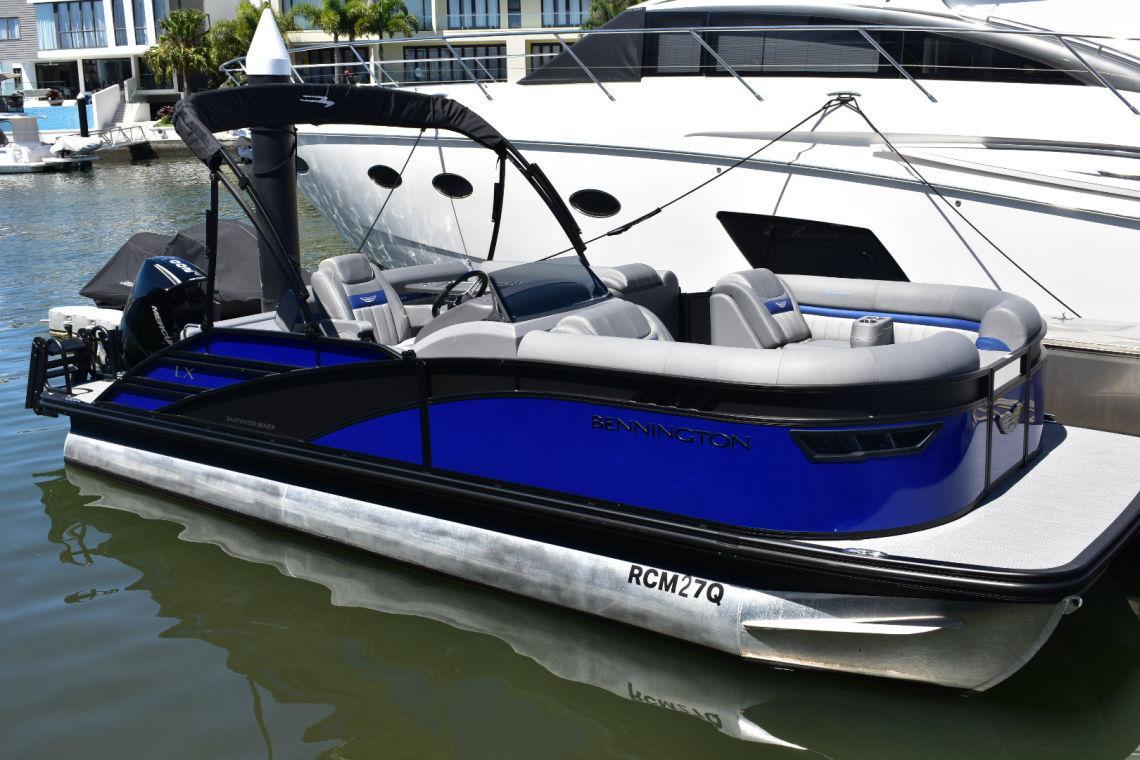 Bennington 23 LX Swing Back Sport