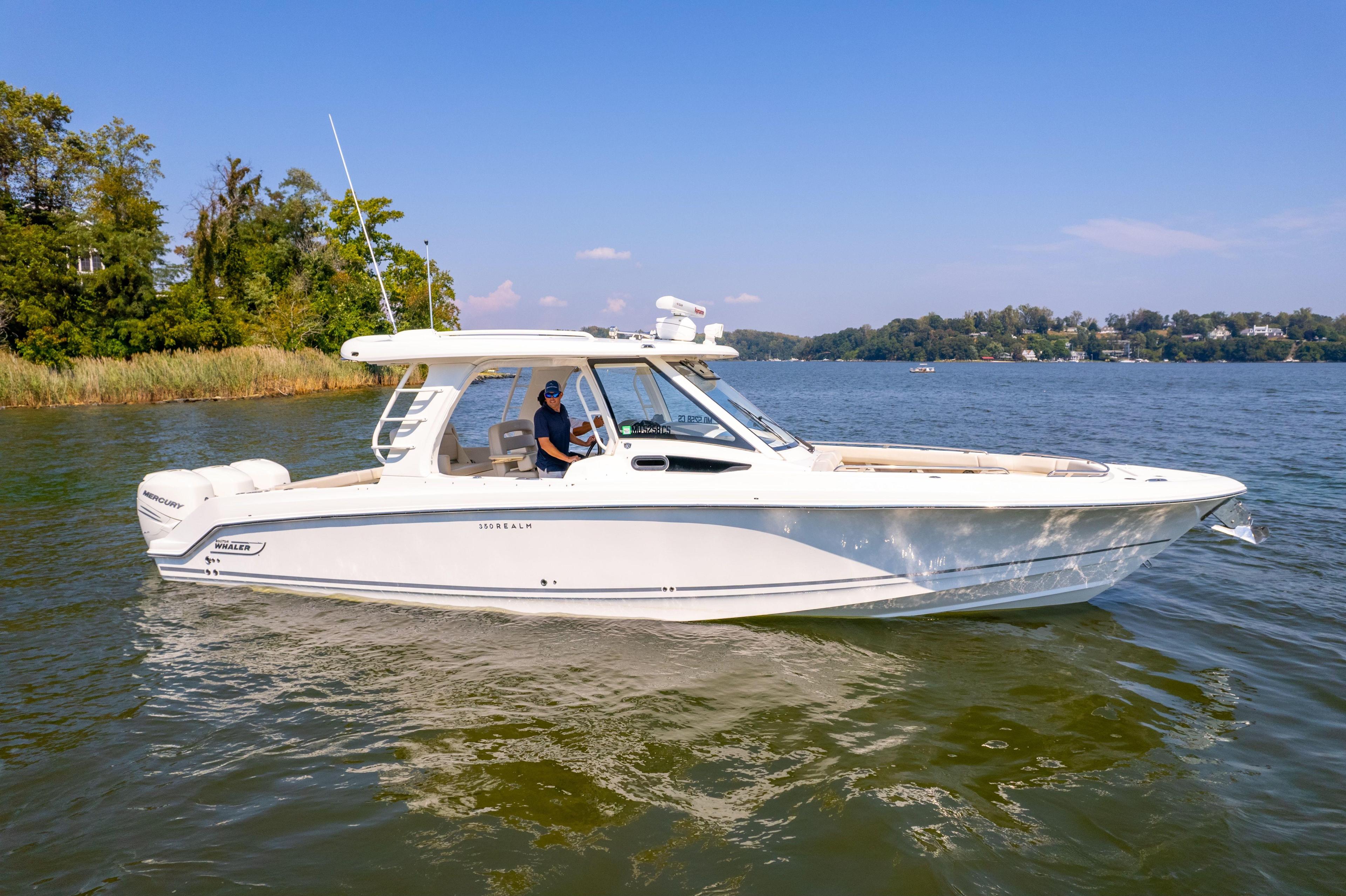 Boston Whaler 350 Realm