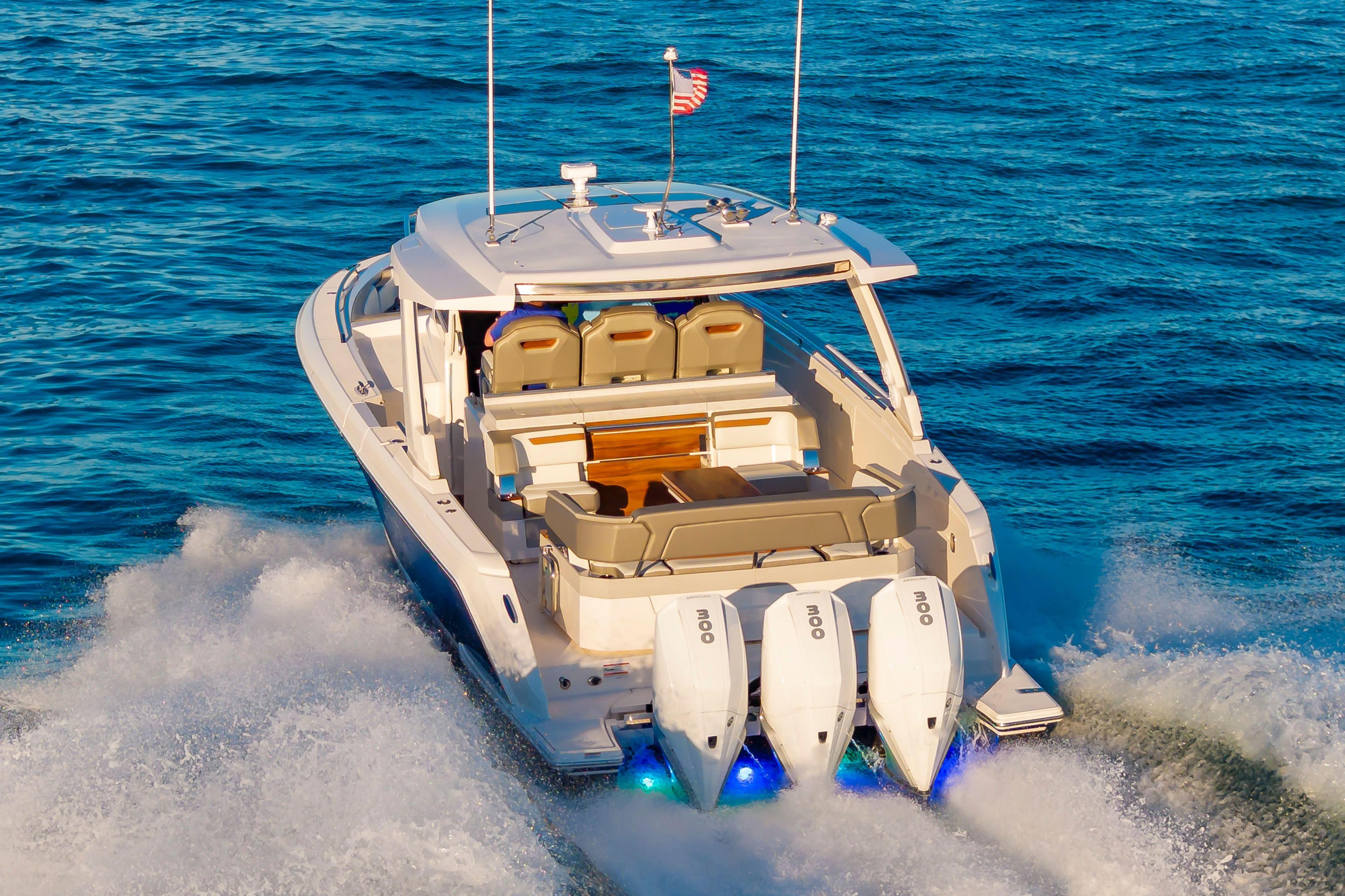 Tiara Yachts 38 LS