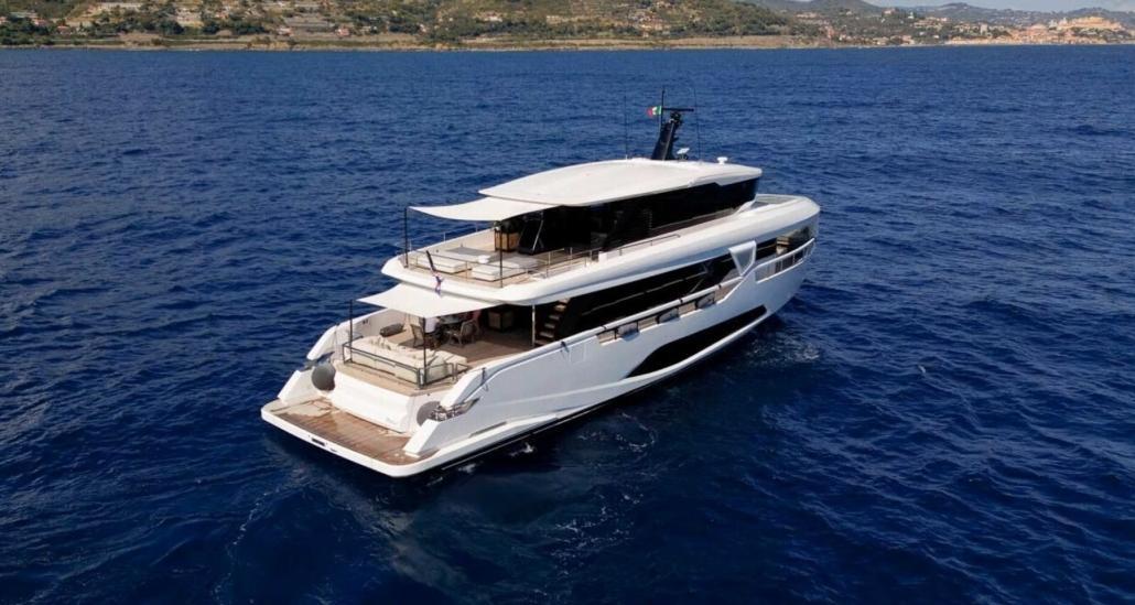 Ferretti Yachts Infynito 90