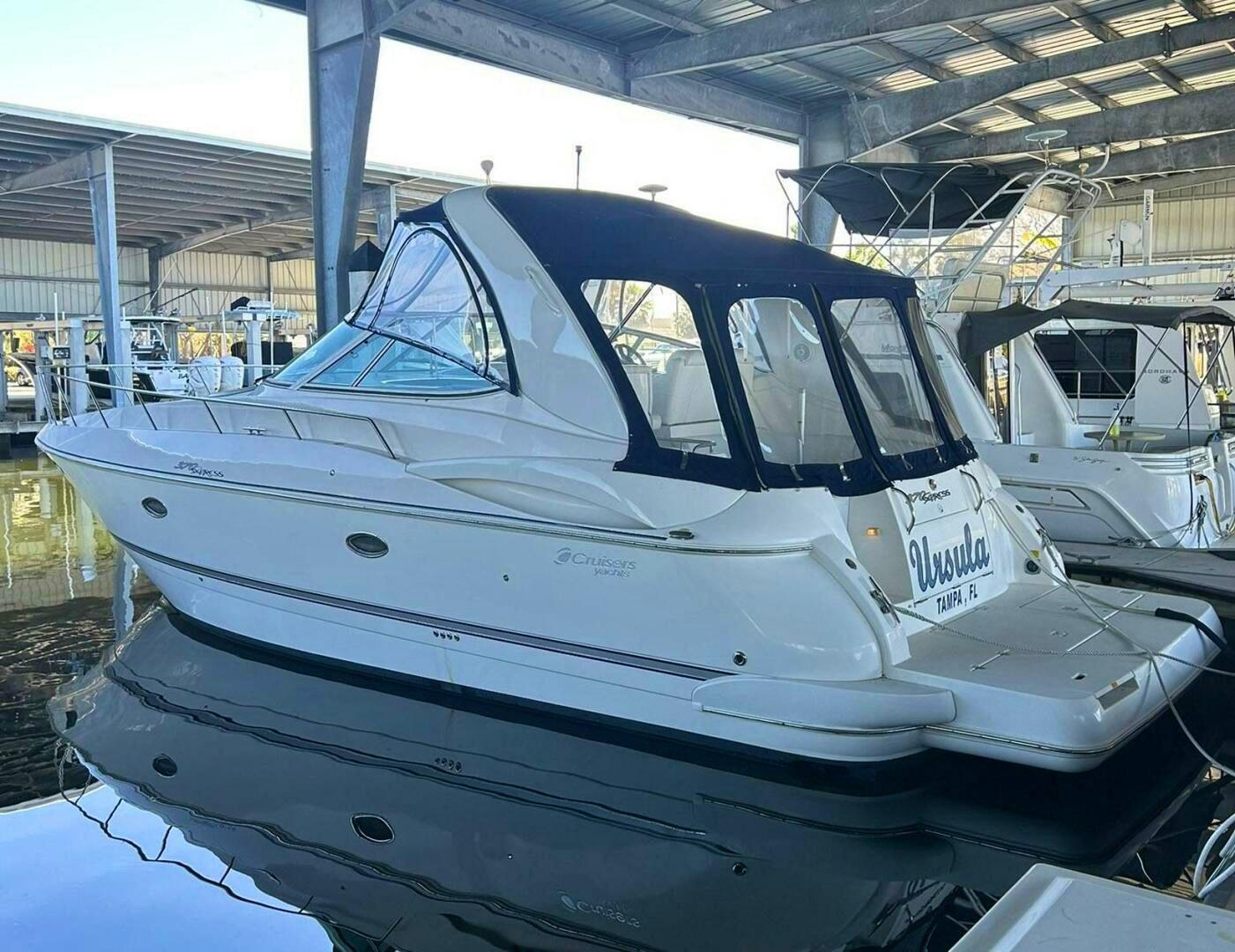 Cruisers Yachts 370 Express