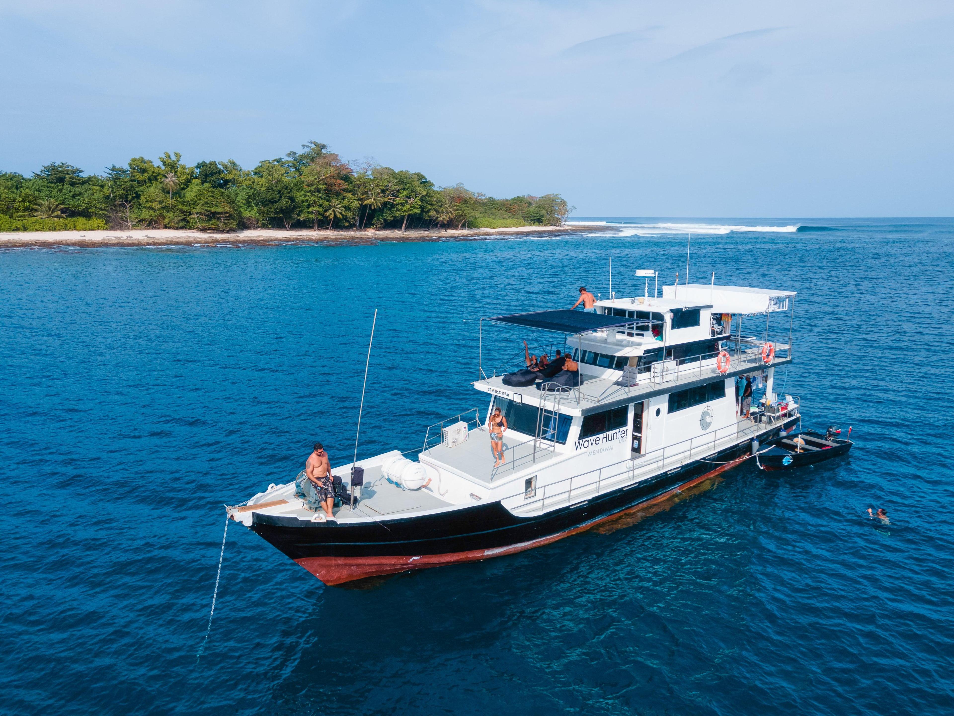 Cruise Indonesian Wooden Hull