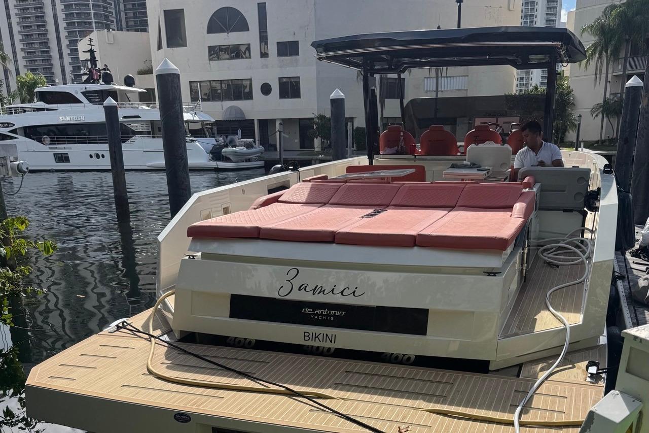 De Antonio Yachts D42 Open