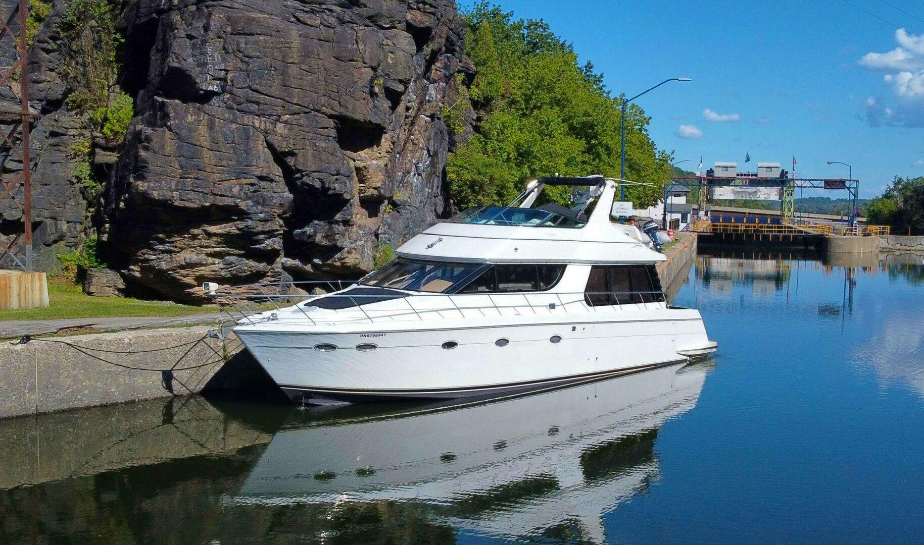 Carver 530 Voyager Pilothouse