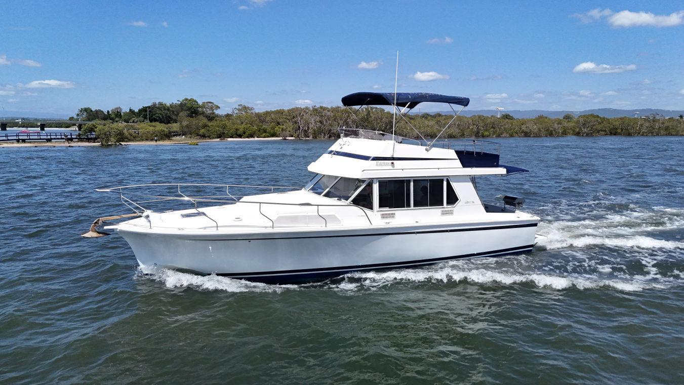 Fairway 36 Flybridge Cruiser